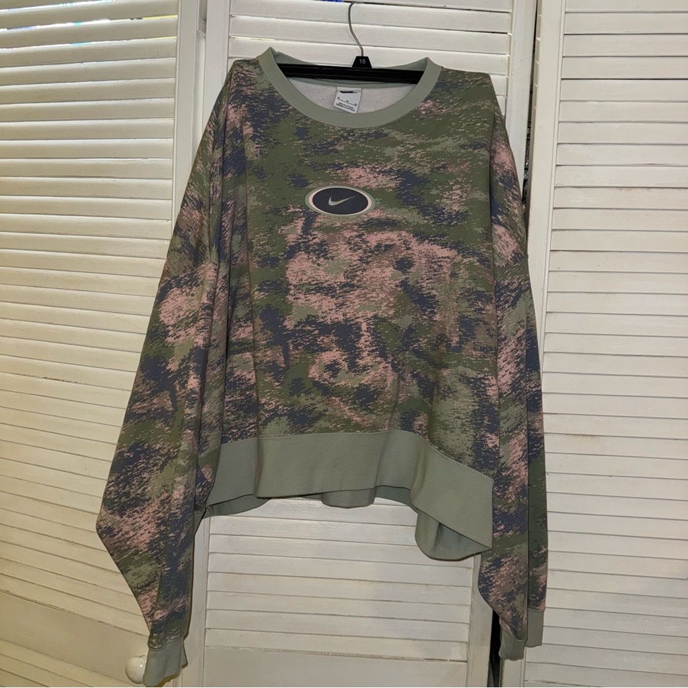 Women’s Nike Sweatshirt